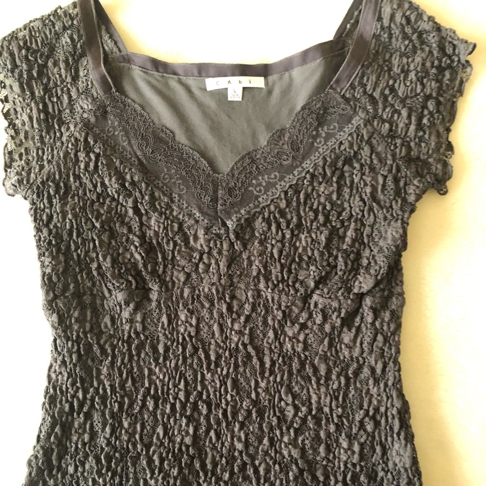 Cabi sleeveless lace ruched shirt